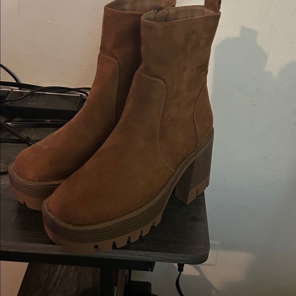 Forever 21 Tan Heeled Boots